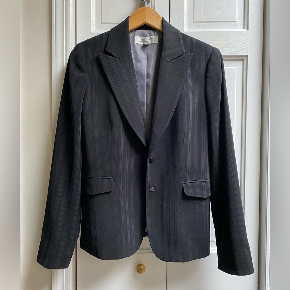 Tahari Arthur S. Levine Classic Black Tuxedo Blazer size 8